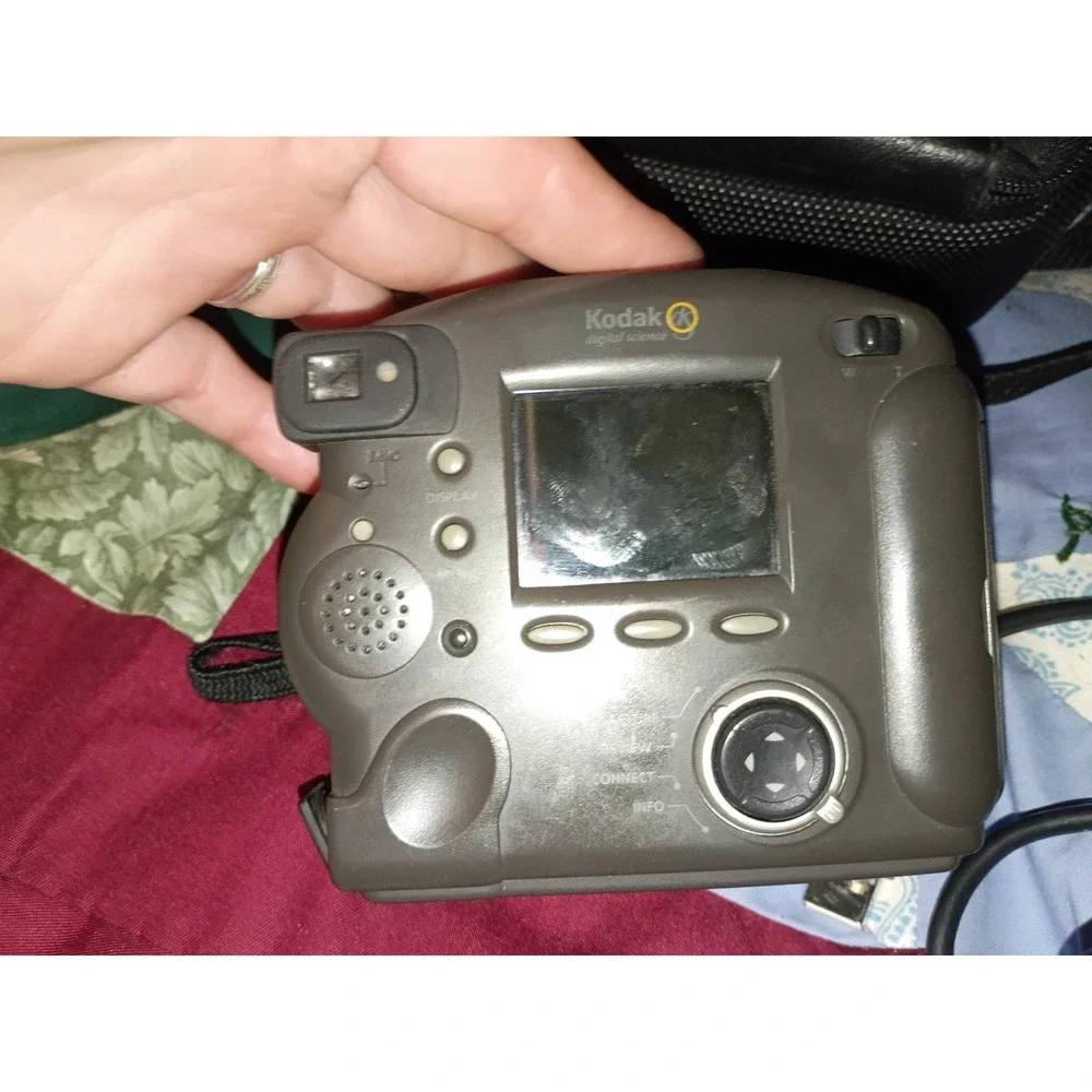 Kodak DC DC260 Digital Camera With Cord And Carry Bag Untested